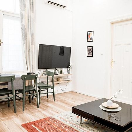 Appartement Stylish And Spacious ! Central Location Kazincy Netflix à Budapest Extérieur photo