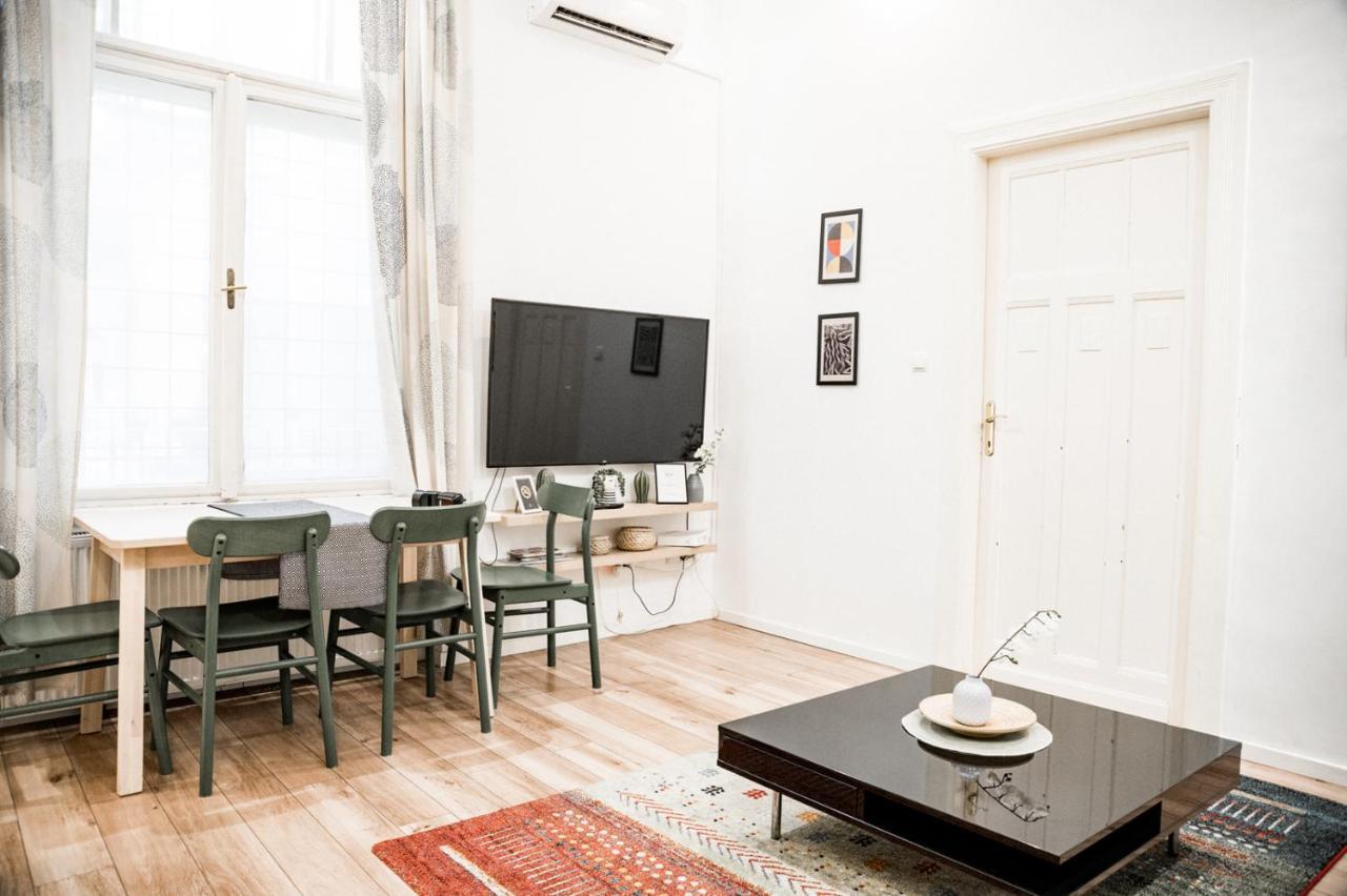 Appartement Stylish And Spacious ! Central Location Kazincy Netflix à Budapest Extérieur photo